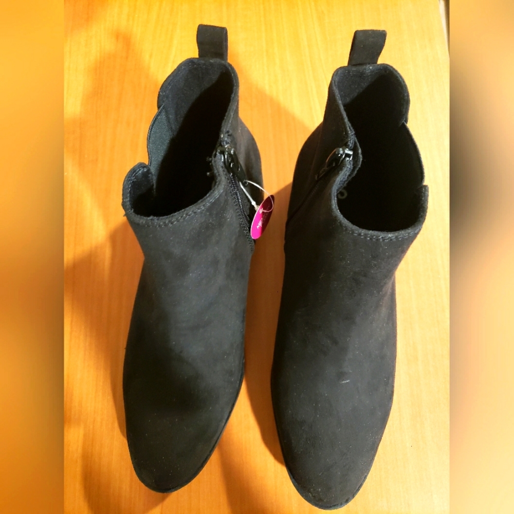 Memory Foam Women Boots Color Black Size 6.5